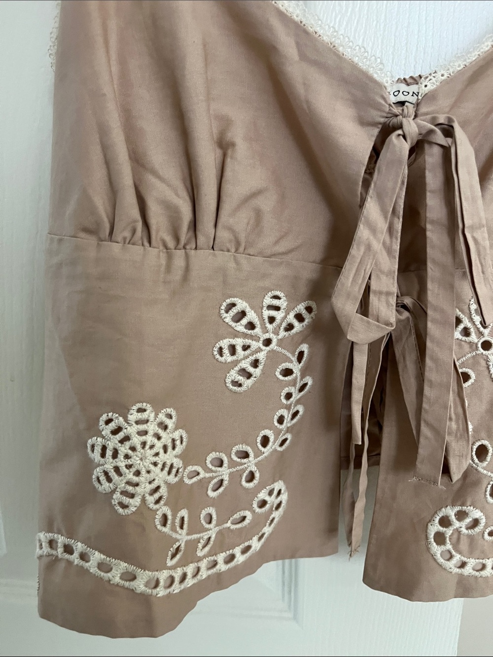 Moon River Taupe Embroidered Tie-Front Camisole Medium - Picture 3 of 7